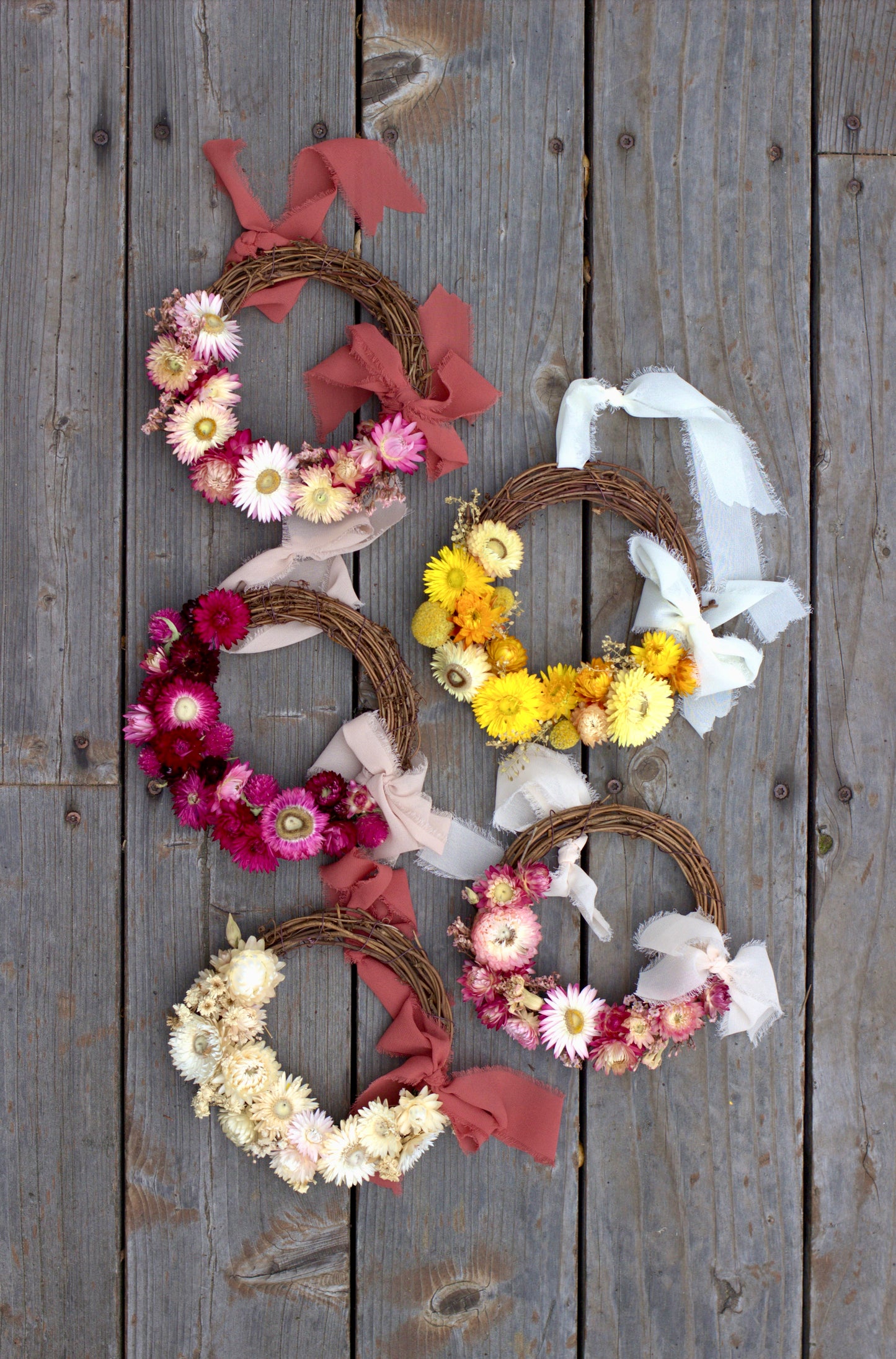 Wildflower Wreath - Mini Monochrome Crescent